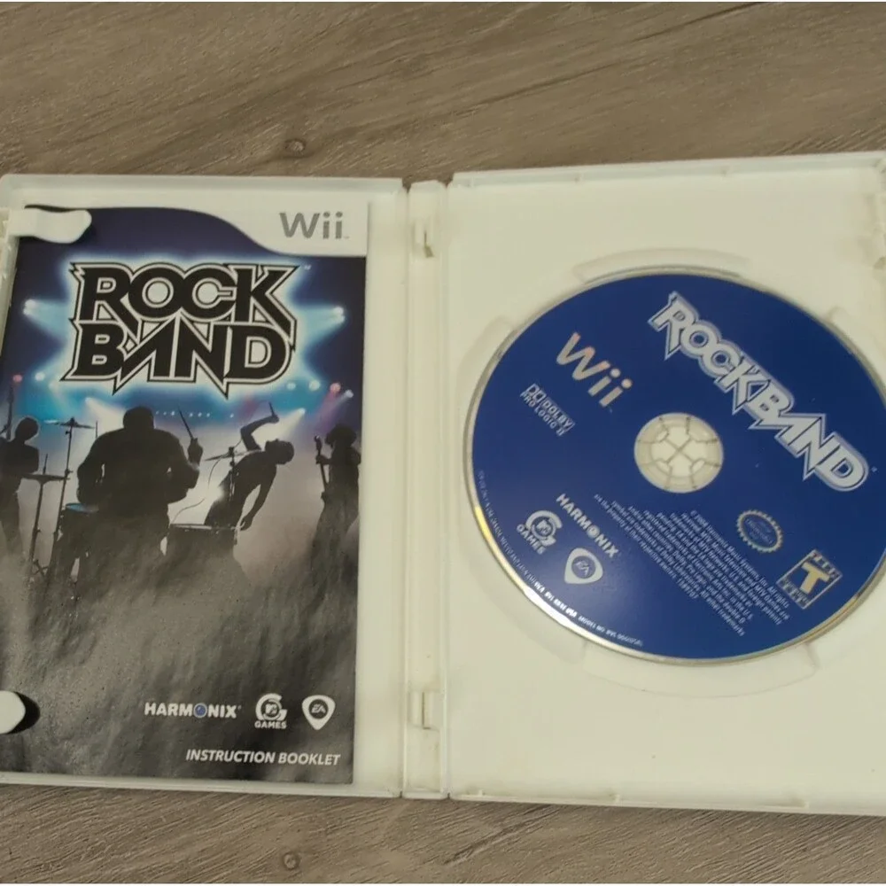 Nintendo Wii RockBand With Harmonix Fender Stratocaster Guitar NWGTS2 & Dongle